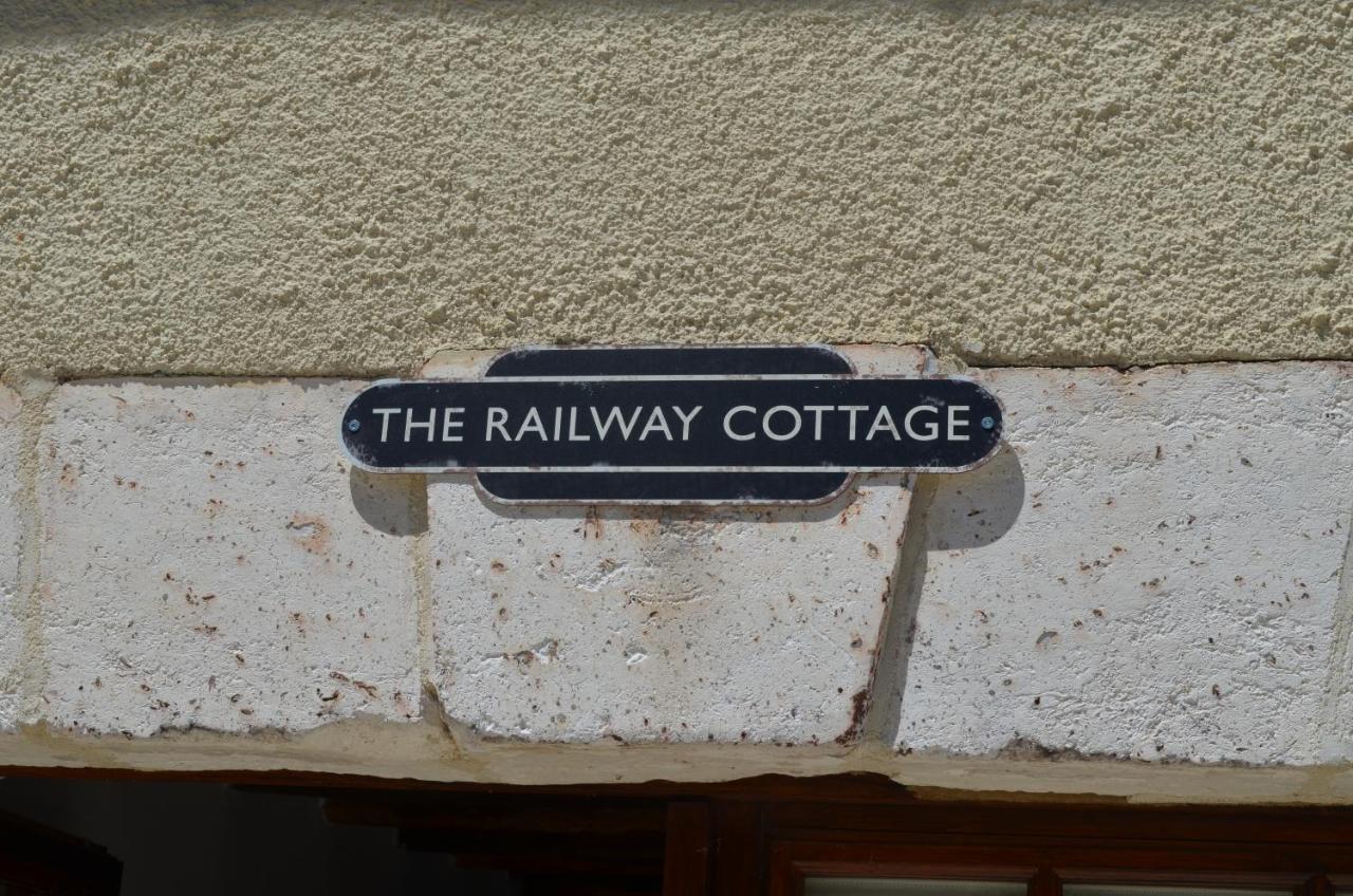 The Railway Cottage - Characterful And Comfortable Holiday Cottage Piégut-Pluviers Exterior foto